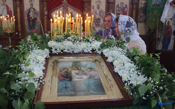 Торжественное богослужение в честь праздника Святой Троицы состоялось в уникальном храме Барановичского района