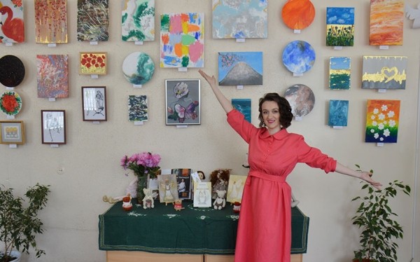 Выставка работ Ксении Чигладзе «Исцеление творчеством» открылась в Барановичах Выставка работ Ксении Чигладзе «Исцеление творчеством» открылась в Барановичах