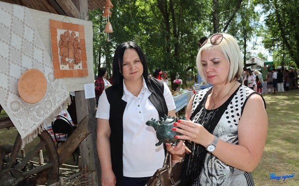 Частушки, батлейка, мастер-классы. Как в Барановичском районе прошел праздник фольклора «Напевы зямлі маёй». Фоторепортаж Частушки, батлейка, мастер-классы. Как в Барановичском районе прошел праздник фольклора «Напевы зямлі маёй». Фоторепортаж