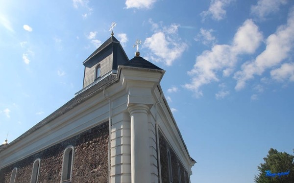 Торжественное богослужение в честь праздника Святой Троицы состоялось в уникальном храме Барановичского района