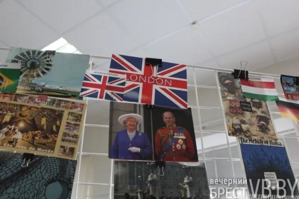 Открываем мир через почтовые карточки. В Бресте работает уникальная выставка «Счастливый посткроссинг»