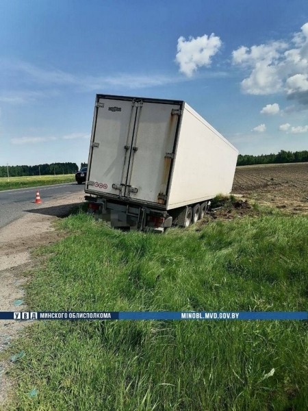 Оторвавшийся от тягача полуприцеп врезался в Citroen в Беларуси – водитель легковушки погиб