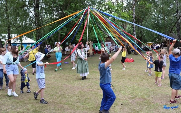 Частушки, батлейка, мастер-классы. Как в Барановичском районе прошел праздник фольклора «Напевы зямлі маёй». Фоторепортаж Частушки, батлейка, мастер-классы. Как в Барановичском районе прошел праздник фольклора «Напевы зямлі маёй». Фоторепортаж