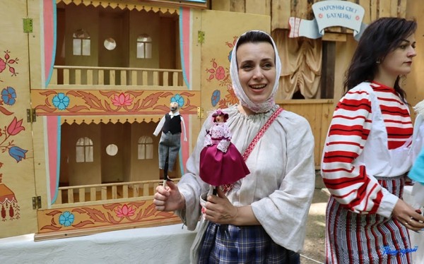 Частушки, батлейка, мастер-классы. Как в Барановичском районе прошел праздник фольклора «Напевы зямлі маёй». Фоторепортаж Частушки, батлейка, мастер-классы. Как в Барановичском районе прошел праздник фольклора «Напевы зямлі маёй». Фоторепортаж