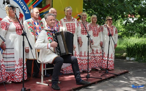 Частушки, батлейка, мастер-классы. Как в Барановичском районе прошел праздник фольклора «Напевы зямлі маёй». Фоторепортаж Частушки, батлейка, мастер-классы. Как в Барановичском районе прошел праздник фольклора «Напевы зямлі маёй». Фоторепортаж
