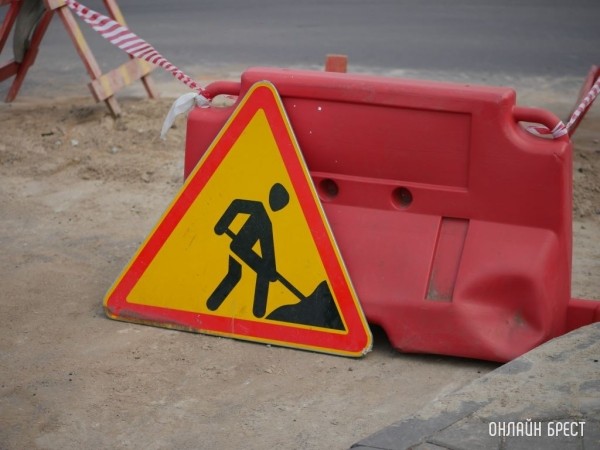 Брестских водителей просят не парковаться на участке улицы Гоголя Брестских водителей просят не парковаться на участке улицы Гоголя