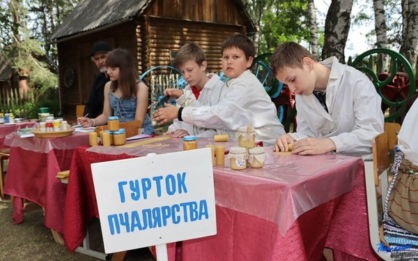 Частушки, батлейка, мастер-классы. Как в Барановичском районе прошел праздник фольклора «Напевы зямлі маёй». Фоторепортаж Частушки, батлейка, мастер-классы. Как в Барановичском районе прошел праздник фольклора «Напевы зямлі маёй». Фоторепортаж