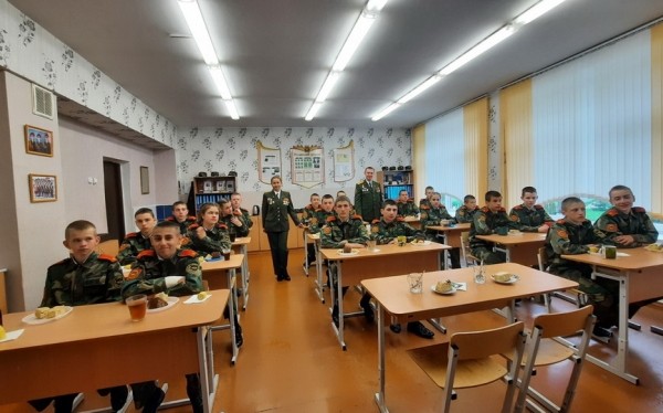 Барановичские военнослужащие посетили кадетов