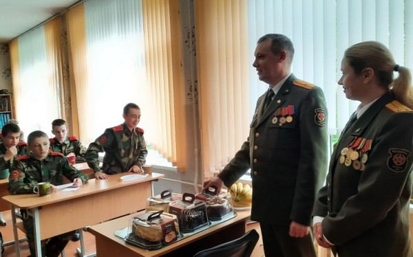 Барановичские военнослужащие посетили кадетов