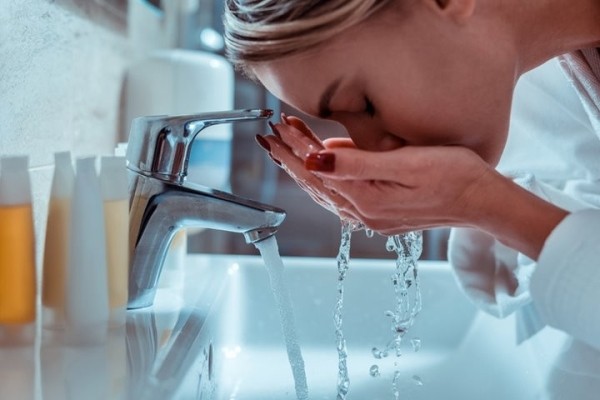 Полезно ли мыться или умываться холодной водой? Полезно ли мыться или умываться холодной водой?