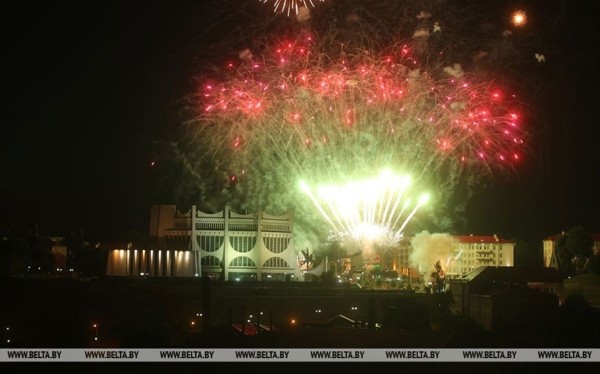 ФОТОФАКТ: Первый день XIII Республиканского фестиваля национальных культур завершился фейерверком