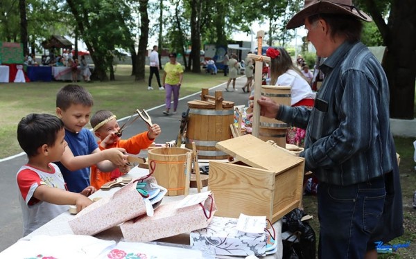 Частушки, батлейка, мастер-классы. Как в Барановичском районе прошел праздник фольклора «Напевы зямлі маёй». Фоторепортаж Частушки, батлейка, мастер-классы. Как в Барановичском районе прошел праздник фольклора «Напевы зямлі маёй». Фоторепортаж