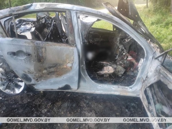 Жуткое ДТП под Гомелем: водитель не смог выбраться из огня Жуткое ДТП под Гомелем: водитель не смог выбраться из огня