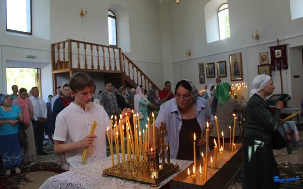Торжественное богослужение в честь праздника Святой Троицы состоялось в уникальном храме Барановичского района