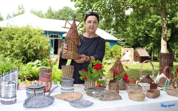 Частушки, батлейка, мастер-классы. Как в Барановичском районе прошел праздник фольклора «Напевы зямлі маёй». Фоторепортаж Частушки, батлейка, мастер-классы. Как в Барановичском районе прошел праздник фольклора «Напевы зямлі маёй». Фоторепортаж