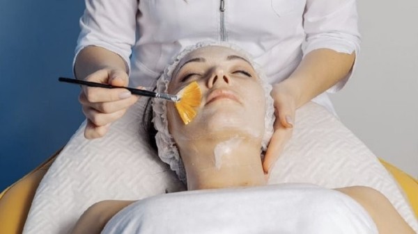 Сколько зарабатывает косметик и насколько востребована эта профессия в Беларуси Сколько зарабатывает косметик и насколько востребована эта профессия в Беларуси