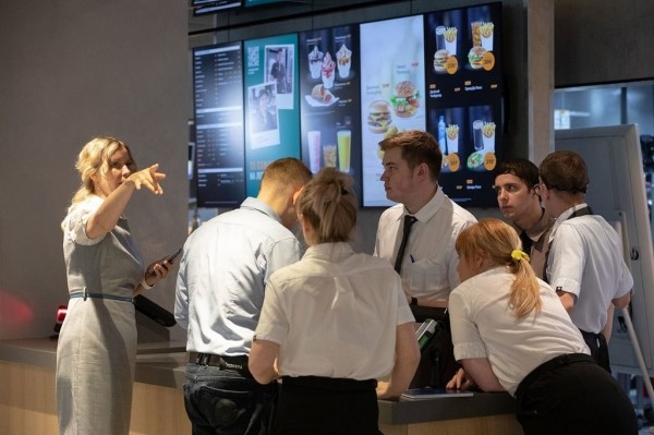 McDonald's в России переименовали во «Вкусно и точка»