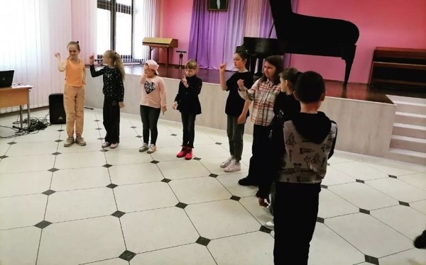 «Мастерская творческих идей» увлекла около 40 юных барановичан