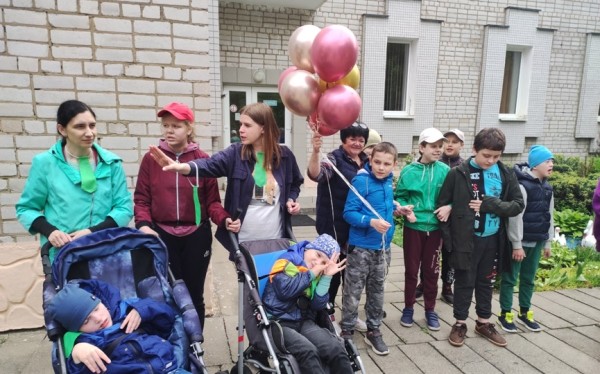 «Добрые сердца» из школы № 19 поздравили воспитанников барановичского коррекционного центра «Добрые сердца» из школы № 19 поздравили воспитанников барановичского коррекционного центра