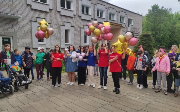 «Добрые сердца» из школы № 19 поздравили воспитанников барановичского коррекционного центра «Добрые сердца» из школы № 19 поздравили воспитанников барановичского коррекционного центра