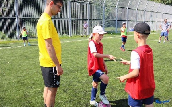 Джонас Дэман: «Уровень средний, но схватывают быстро». Бельгийский тренер провел интенсив для юных футболистов Барановичей Джонас Дэман: «Уровень средний, но схватывают быстро». Бельгийский тренер провел интенсив для юных футболистов Барановичей