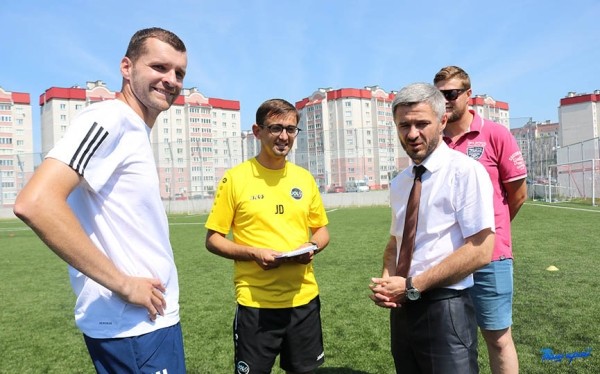 Джонас Дэман: «Уровень средний, но схватывают быстро». Бельгийский тренер провел интенсив для юных футболистов Барановичей Джонас Дэман: «Уровень средний, но схватывают быстро». Бельгийский тренер провел интенсив для юных футболистов Барановичей