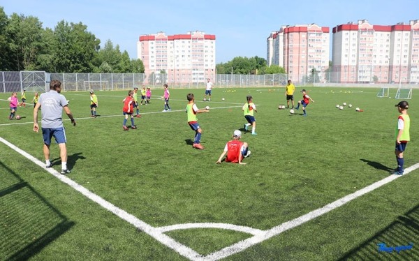 Джонас Дэман: «Уровень средний, но схватывают быстро». Бельгийский тренер провел интенсив для юных футболистов Барановичей Джонас Дэман: «Уровень средний, но схватывают быстро». Бельгийский тренер провел интенсив для юных футболистов Барановичей