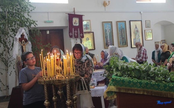 Торжественное богослужение в честь праздника Святой Троицы состоялось в уникальном храме Барановичского района