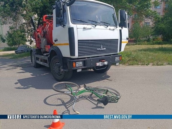 В Кобрине 71-летний велосипедист попал под грузовик В Кобрине 71-летний велосипедист попал под грузовик