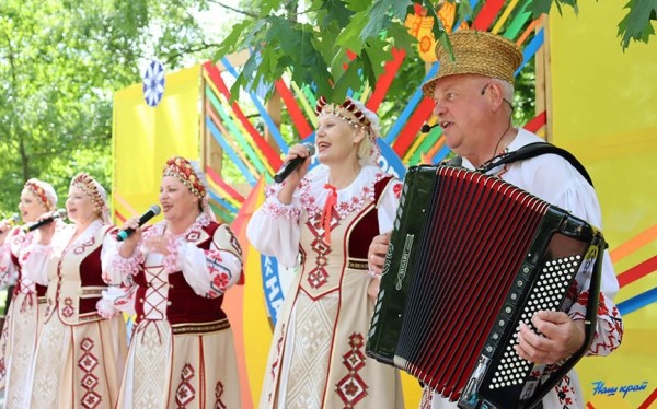 Частушки, батлейка, мастер-классы. Как в Барановичском районе прошел праздник фольклора «Напевы зямлі маёй». Фоторепортаж Частушки, батлейка, мастер-классы. Как в Барановичском районе прошел праздник фольклора «Напевы зямлі маёй». Фоторепортаж