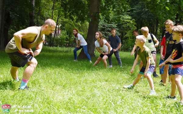Фотофакт. Мощная фитнес-тренировка в молодом парке Барановичей Фотофакт. Мощная фитнес-тренировка в молодом парке Барановичей