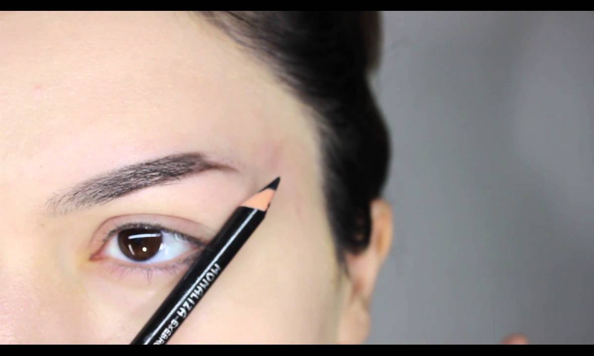 Как накрасить брови, чтобы они идеально дополняли макияж?