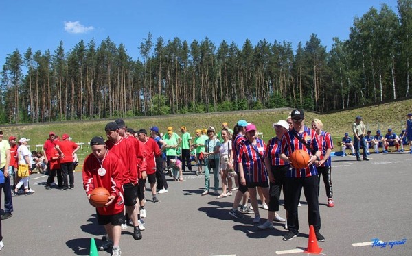 Межрегиональная спортландия «Веселые старты» для людей с инвалидностью состоялась в Барановичскойм районе