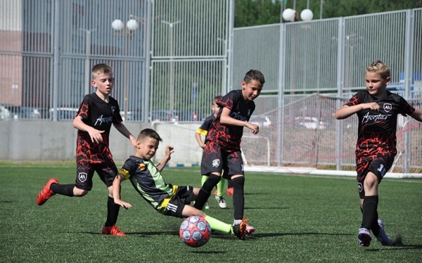 На «Дубово-спорт» юные футболисты «зарубились» не на шутку На «Дубово-спорт» юные футболисты «зарубились» не на шутку