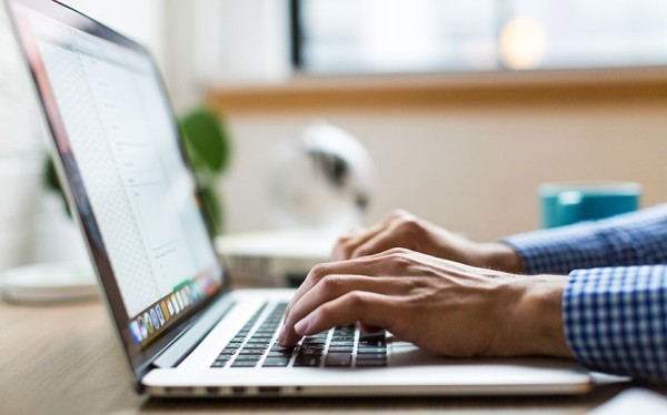 Новый вид мошенничества в интернете. Злоумышленники продают фейковые билеты в кино и театры