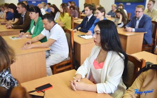 О чем помощник Президента Беларуси говорил с барановичской молодежью О чем помощник Президента Беларуси говорил с барановичской молодежью