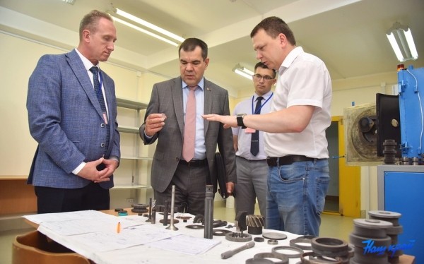 О чем помощник Президента Беларуси говорил с барановичской молодежью О чем помощник Президента Беларуси говорил с барановичской молодежью