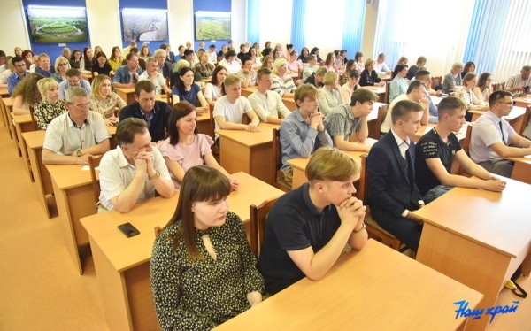 О чем помощник Президента Беларуси говорил с барановичской молодежью О чем помощник Президента Беларуси говорил с барановичской молодежью