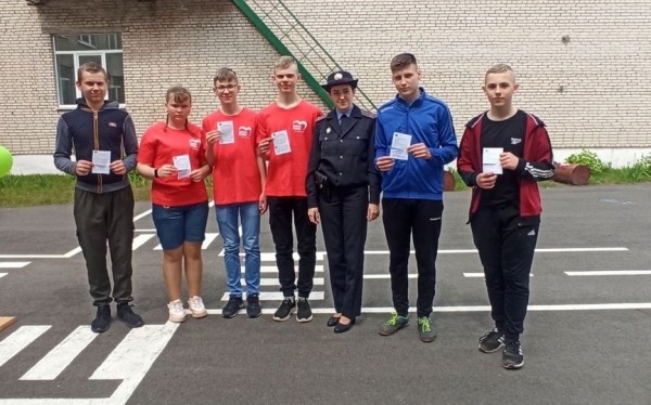 Представители БРСМ побывали на открытии пришкольных лагерей в Лесной