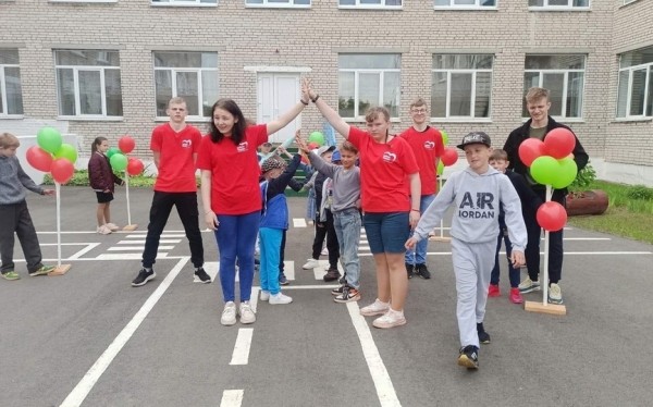 Представители БРСМ побывали на открытии пришкольных лагерей в Лесной