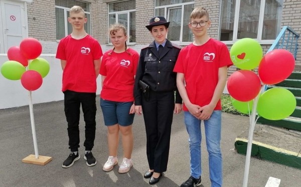 Представители БРСМ побывали на открытии пришкольных лагерей в Лесной