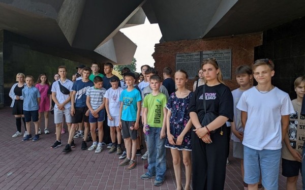 Предупредить проще, чем исправить: о чем узнали на экскурсии в Бресте барановичские школьники Предупредить проще, чем исправить: о чем узнали на экскурсии в Бресте барановичские школьники