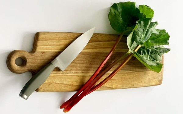 Против рака и сахарного диабета: диетолог раскрыл полезные свойства ревеня