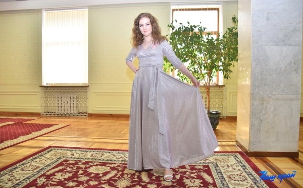 Шик, блеск, выпускной: хит-парад нарядов барановичских выпускниц Шик, блеск, выпускной: хит-парад нарядов барановичских выпускниц