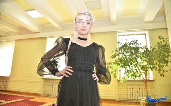 Шик, блеск, выпускной: хит-парад нарядов барановичских выпускниц Шик, блеск, выпускной: хит-парад нарядов барановичских выпускниц