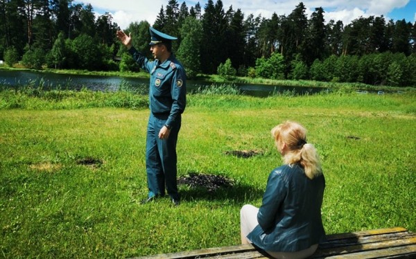 Вода не ласковее огня. О безопасности на водоемах отдыхающим рассказали барановичские спасатели
