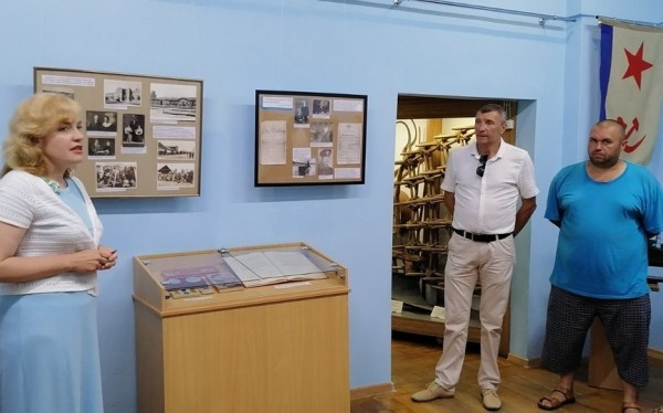 Экскурсию в музей на выставку к 120-летию Георгия Холостякова организовала для молодежи «Барановичи коммунтеплосеть» Экскурсию в музей на выставку к 120-летию Георгия Холостякова организовала для молодежи «Барановичи коммунтеплосеть»