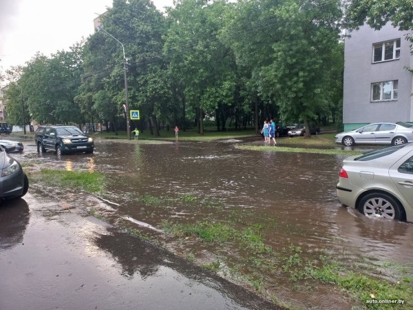 Залитые улицы. Стихия в Минске разыгралась не на шутку Залитые улицы. Стихия в Минске разыгралась не на шутку