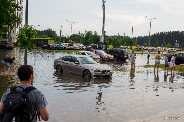 Залитые улицы. Стихия в Минске разыгралась не на шутку Залитые улицы. Стихия в Минске разыгралась не на шутку