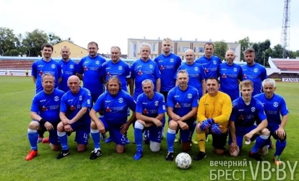 Ветераны брестского «Динамо» сыграли с командой блогеров и тиктокеров. И проиграли Ветераны брестского «Динамо» сыграли с командой блогеров и тиктокеров. И проиграли